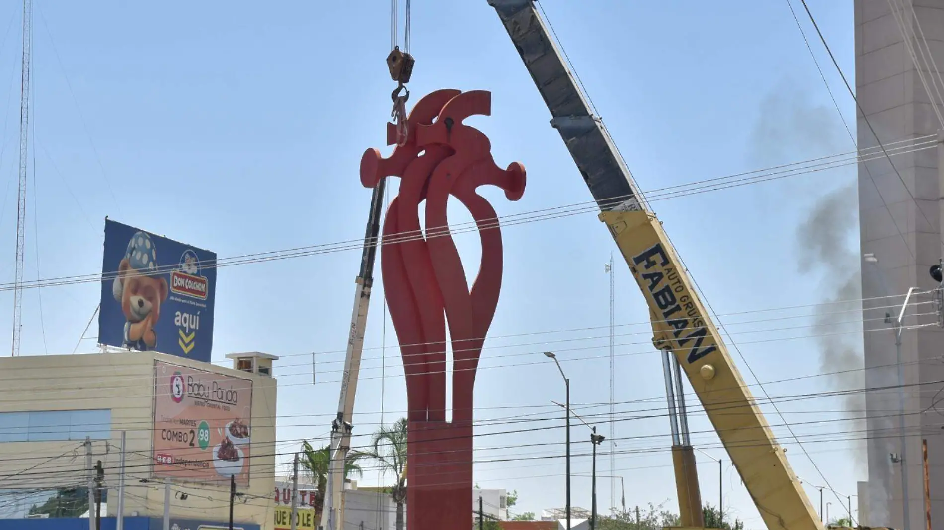 Ya se prepara la instalación de la escultura monumental de “Flor del Desierto” en su nueva sede, en las inmediaciones de Cuatro Caminos.